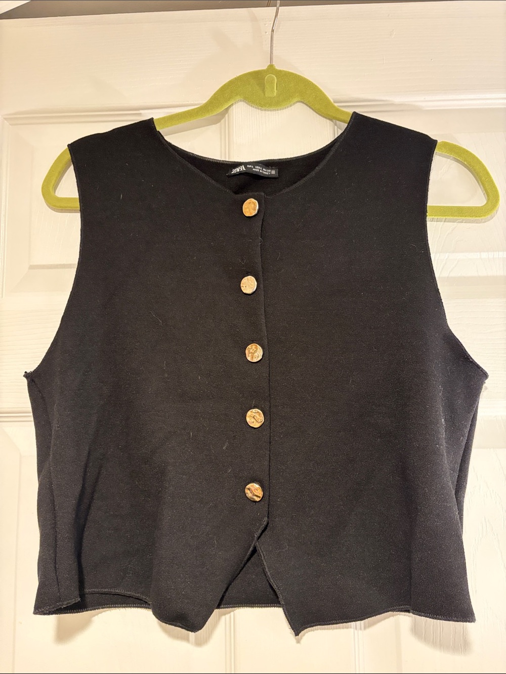 Zara Black Sleeveless Button-Front Crop Top with Wood-Tone Buttons